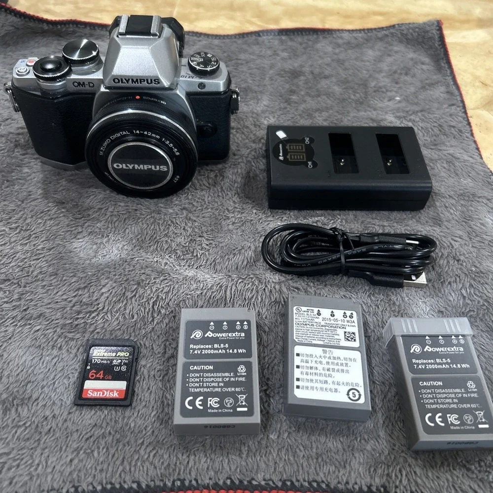 Olympus OM-D E-M10 16.1MP Digital Camera - Batteries Charger 64gb
